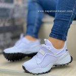 tenis blancos para mujer de moda 2021